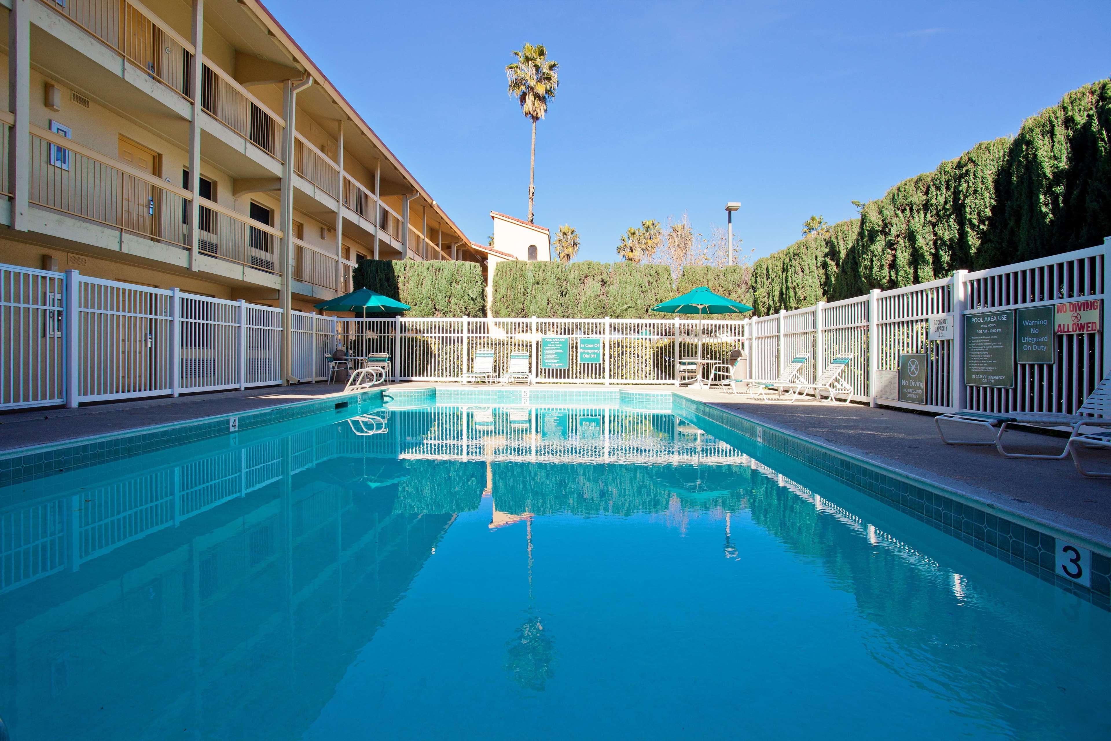 La Quinta Inn & Suites By Wyndham San Bernardino Exterior photo